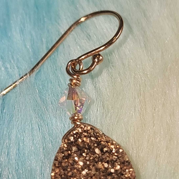 Drusy Rose stone rose tone earrings with white crystals, pear-shaped dangle - Picture 3 of 4